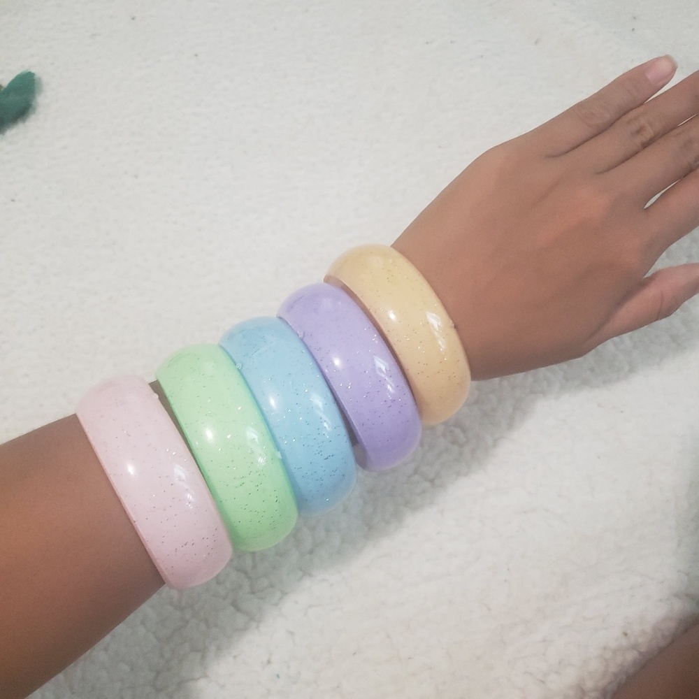 3 VINTAGE 90'S GIRL ACRYLIC BANGLES - Picture 1 of 4